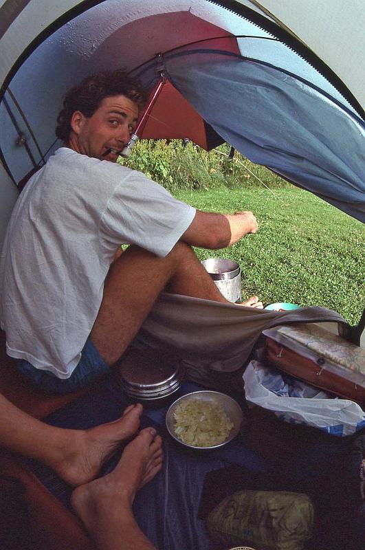 WT 3100 352-35 UK-3 Scotland - Cooking in the Rain.jpg